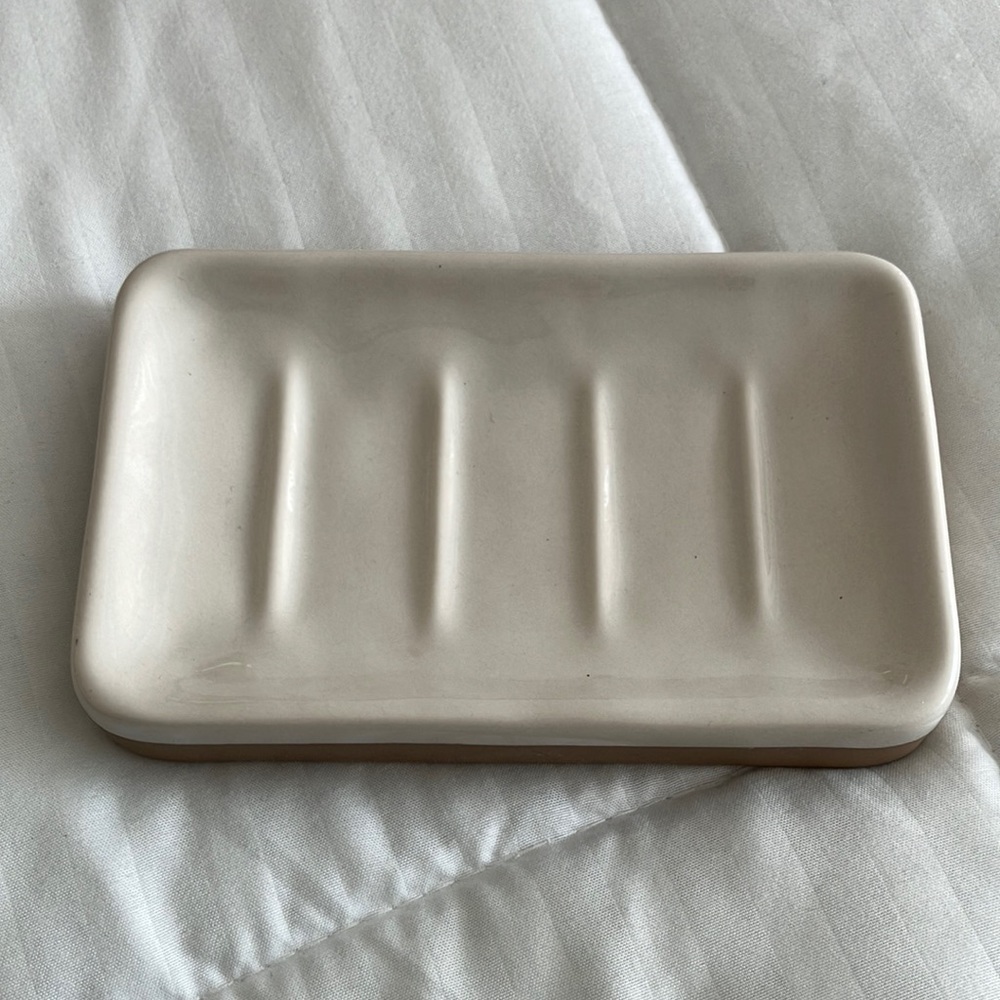 Hearth & hand with Magnolia ceramic Soap dish tray